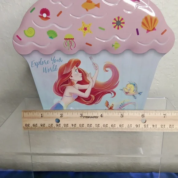 DISNEY THE LITTLE MERMAID ARIEL TIN CUPCAKE LUNCHBOX - Picture 3 of 7